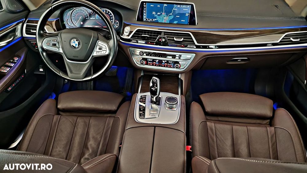 BMW Seria 7 740i - 12