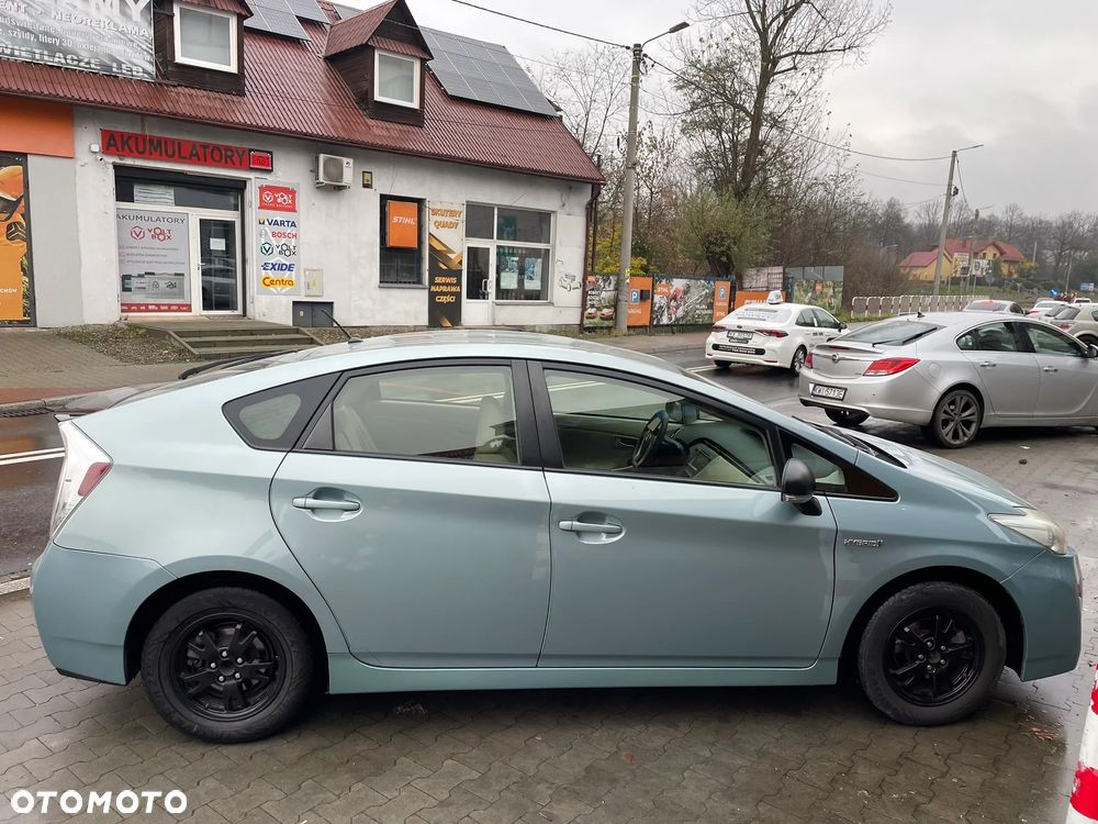 Toyota Prius (Hybrid) Comfort - 2