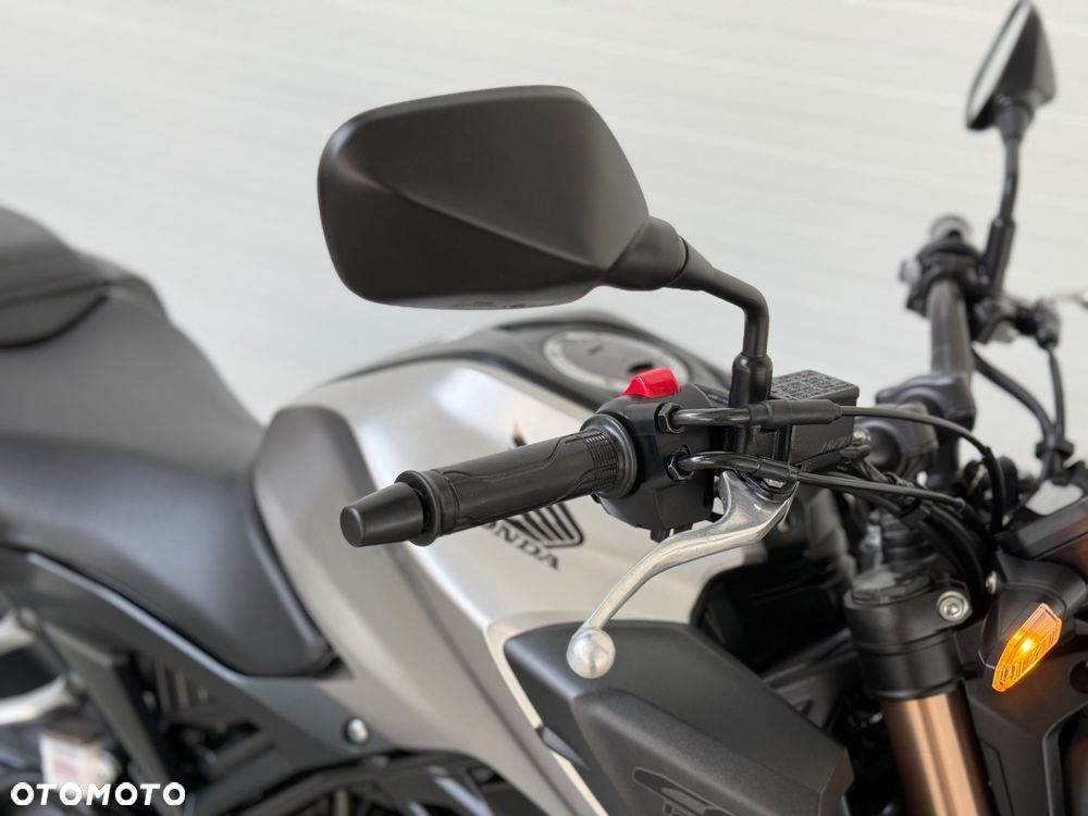 Honda CB - 12