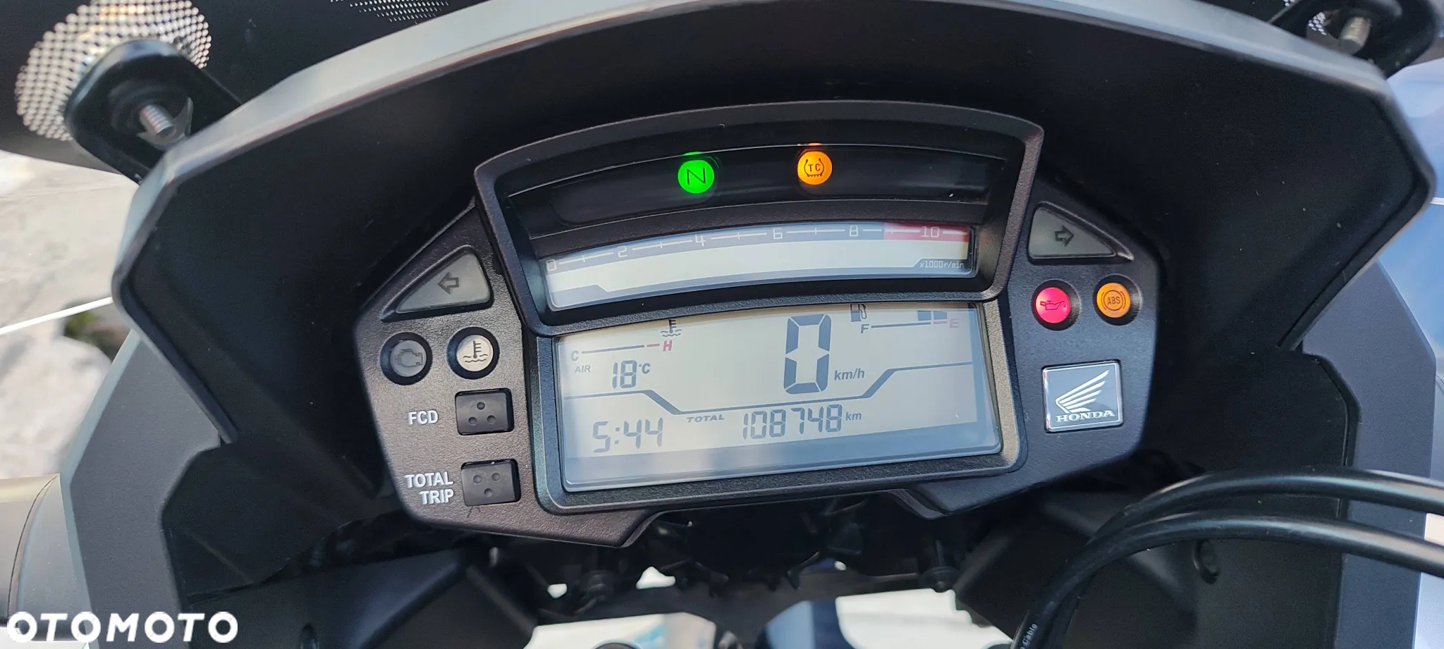 Honda VFR - 12