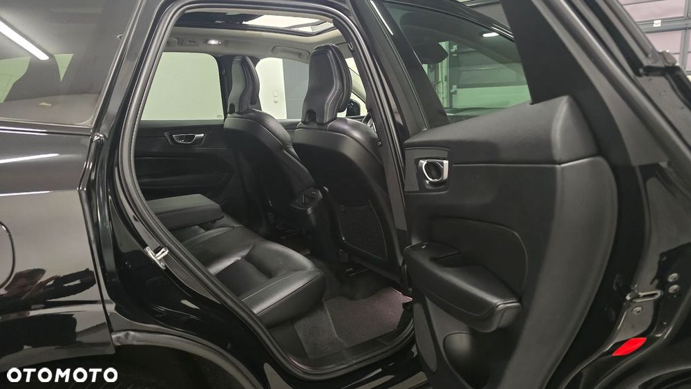 Volvo XC 60 B4 D Plus Dark - 5
