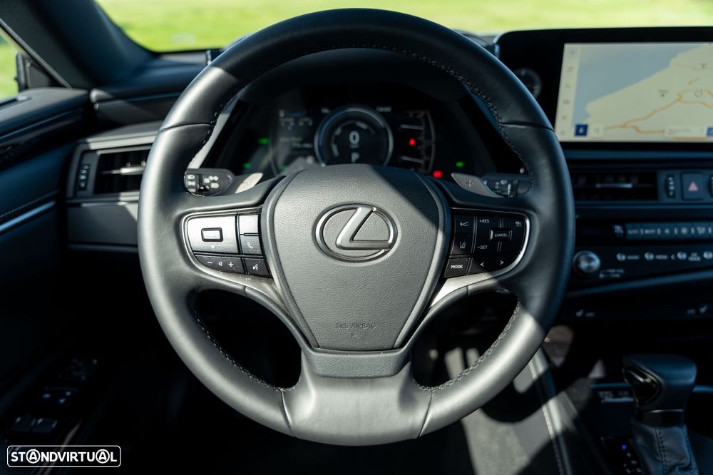 Lexus ES 300h Sport - 17