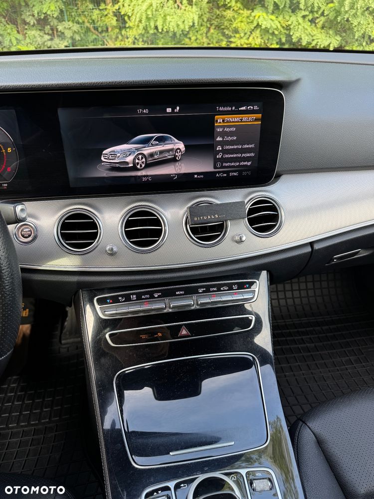 Mercedes-Benz Klasa E 200 d 9G-TRONIC - 24