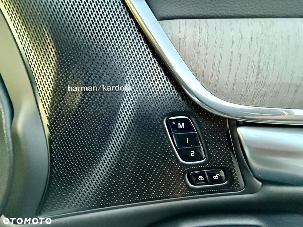 Volvo V90 Cross Country - 32