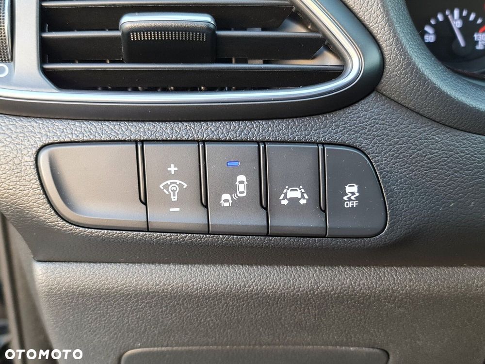 Hyundai i30 1.4 T-GDI Premiere Luxury - 13