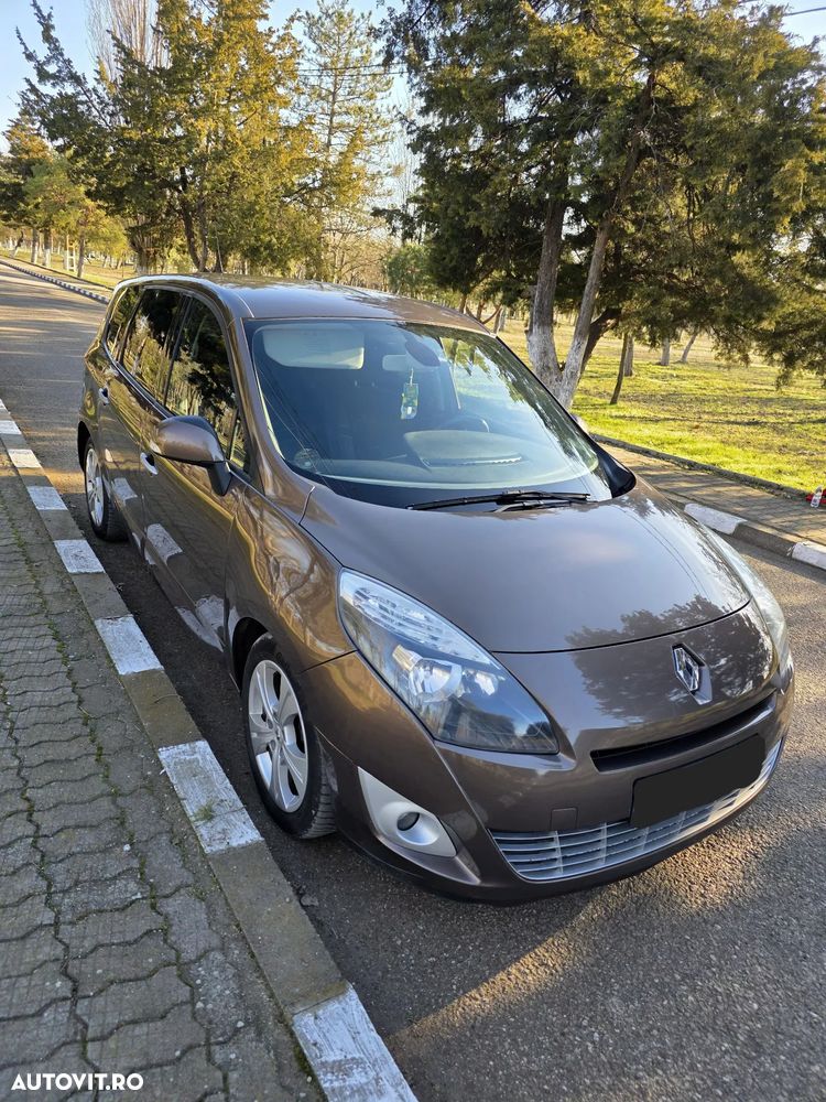 Renault Grand Scenic - 1