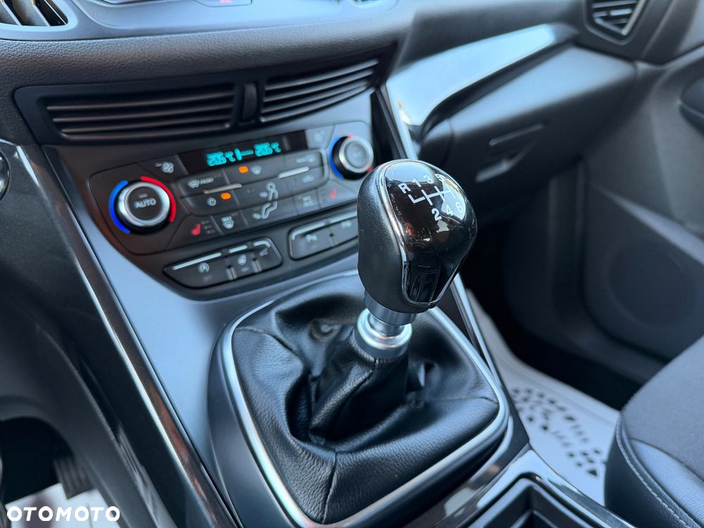 Ford Kuga 1.5 EcoBoost 2x4 Titanium - 34