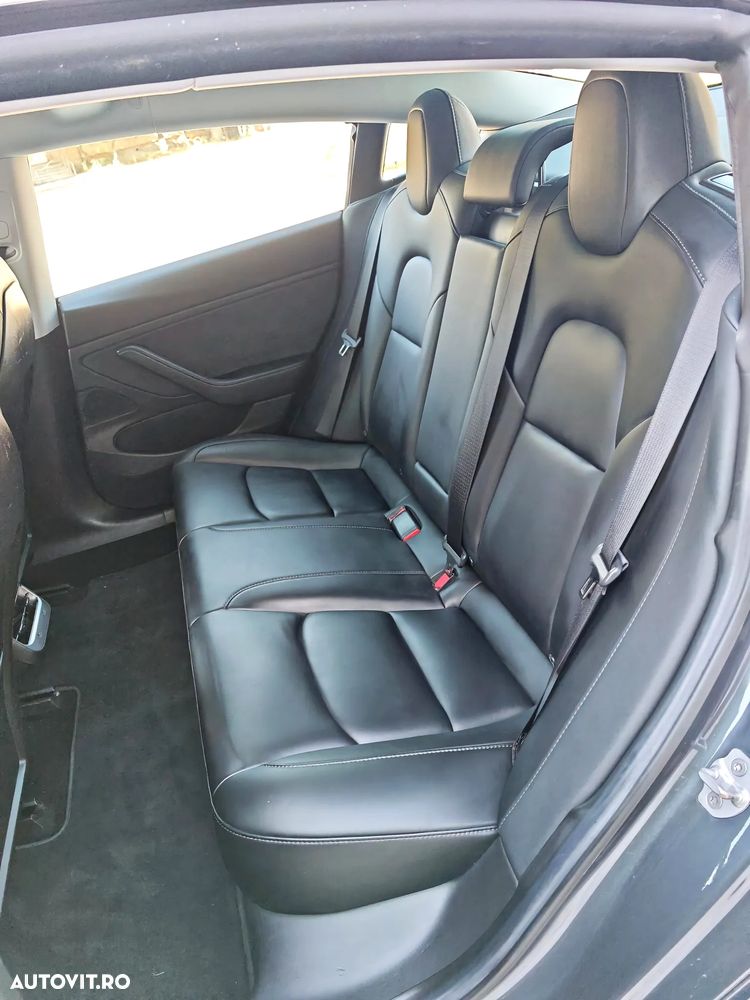 Tesla Model 3 - 10