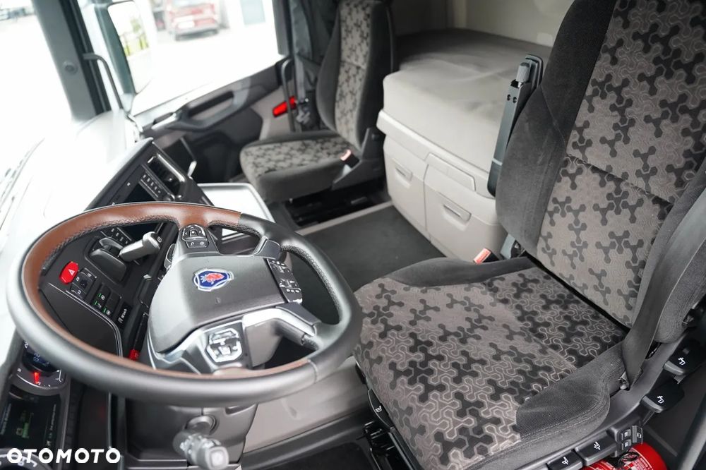 Scania R 450 / FIRANKA 7,7 m / 6x2 / DACH PODNOSZONY / OŚ PODNOSZONA / SKRĘTNA / WINDA DHOLLANDIA 3 500 KG / KLIMA POSTOJOWA / EURO 6 - 27