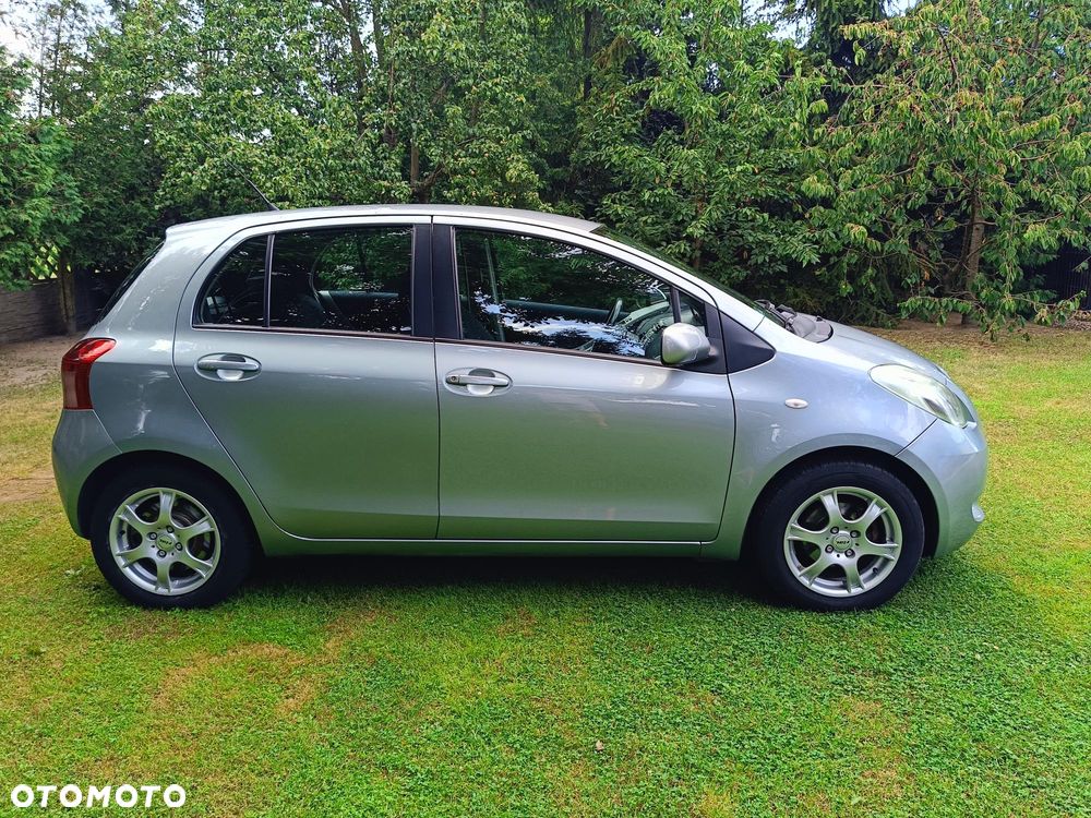Toyota Yaris 1.3 VVT-i Sol - 3