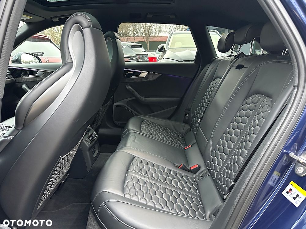 Audi RS4 Limousine - 16