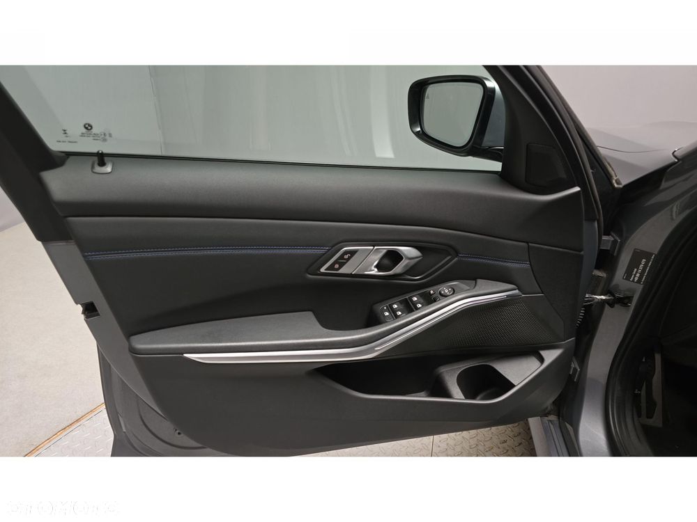 BMW Seria 3 320d xDrive mHEV M Sport - 17