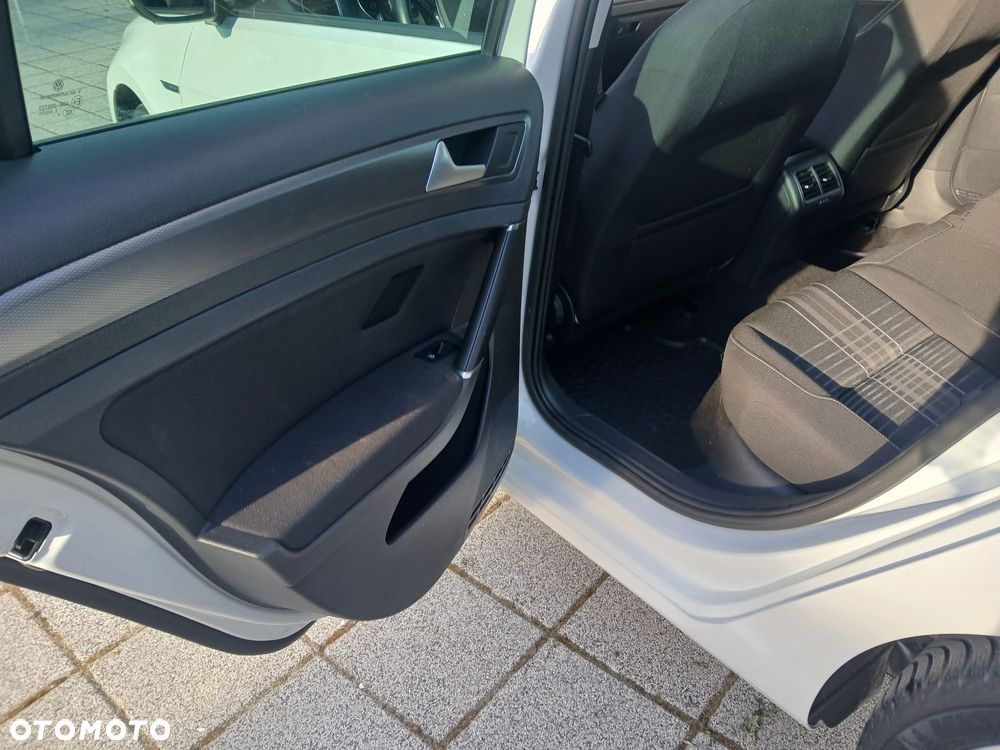 Volkswagen Golf 1.6 TDI BlueMotion Technology Lounge - 30