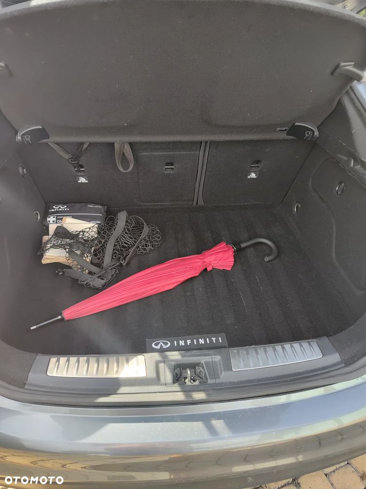 Infiniti Q30 - 18
