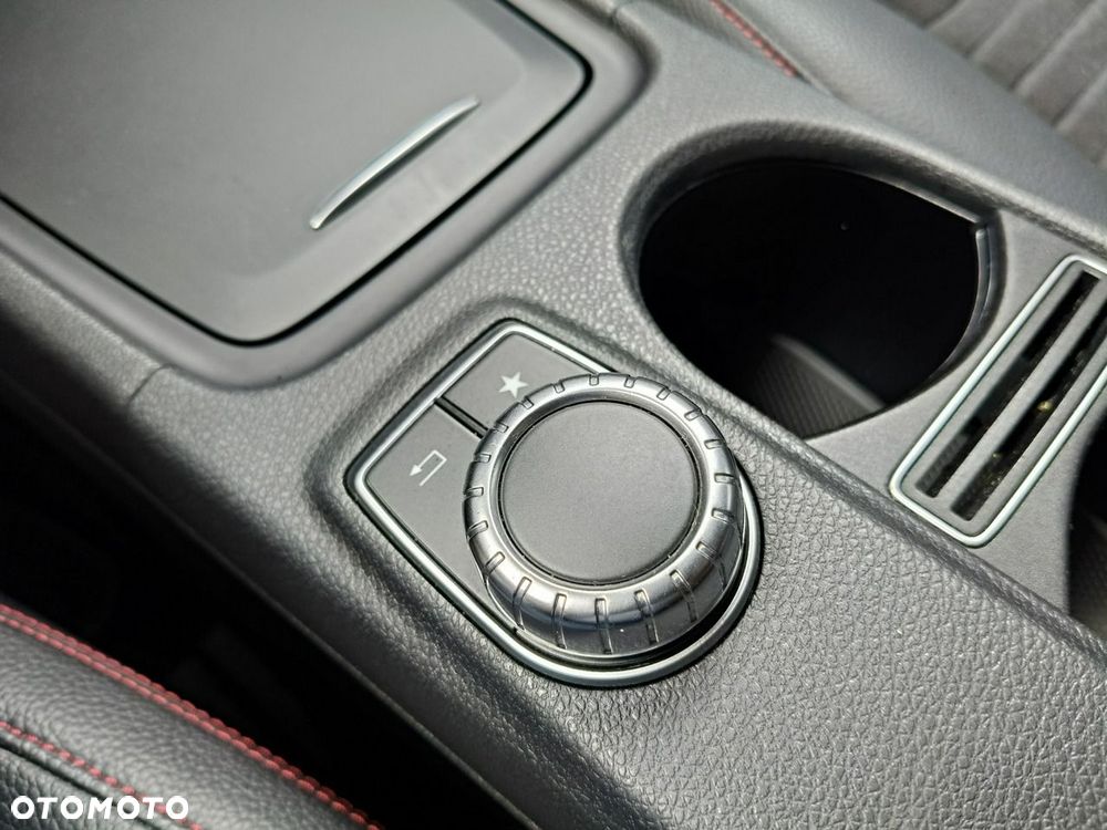 Mercedes-Benz CLA 180 7G-DCT AMG Line - 29
