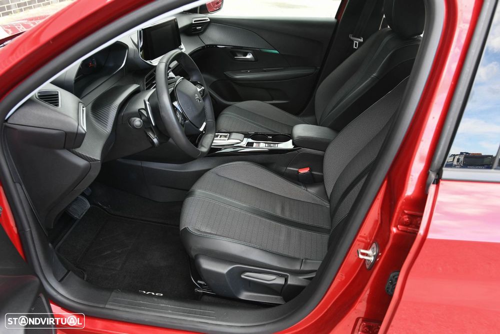 Peugeot 208 1.2 PureTech Allure EAT8 - 8