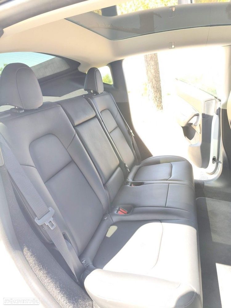 Tesla Model Y — fotografia 9