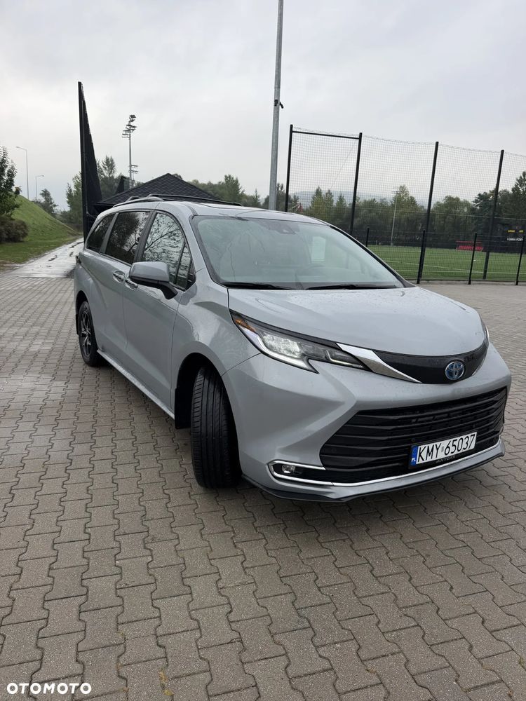 Toyota Sienna - 6