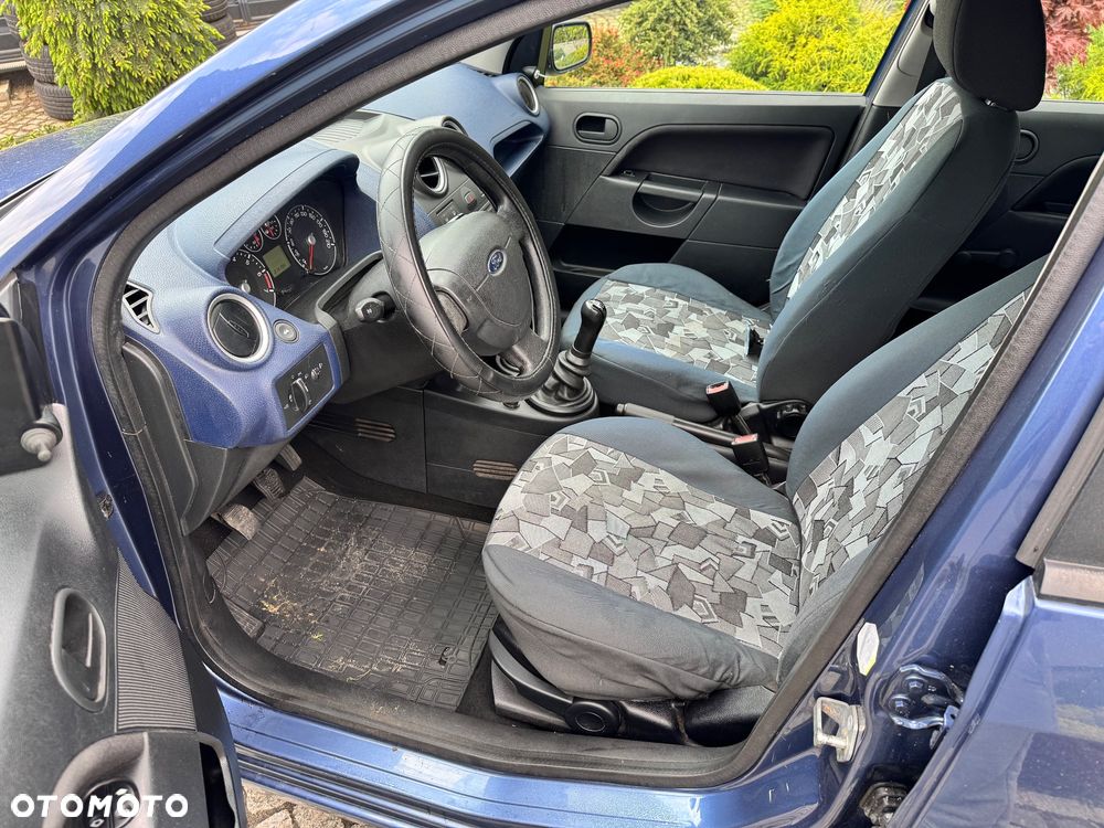 Ford Fiesta - 24