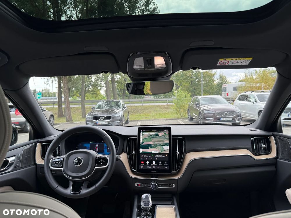 Volvo XC 60 T6 Plug-In Hybrid AWD Ultra Dark - 19