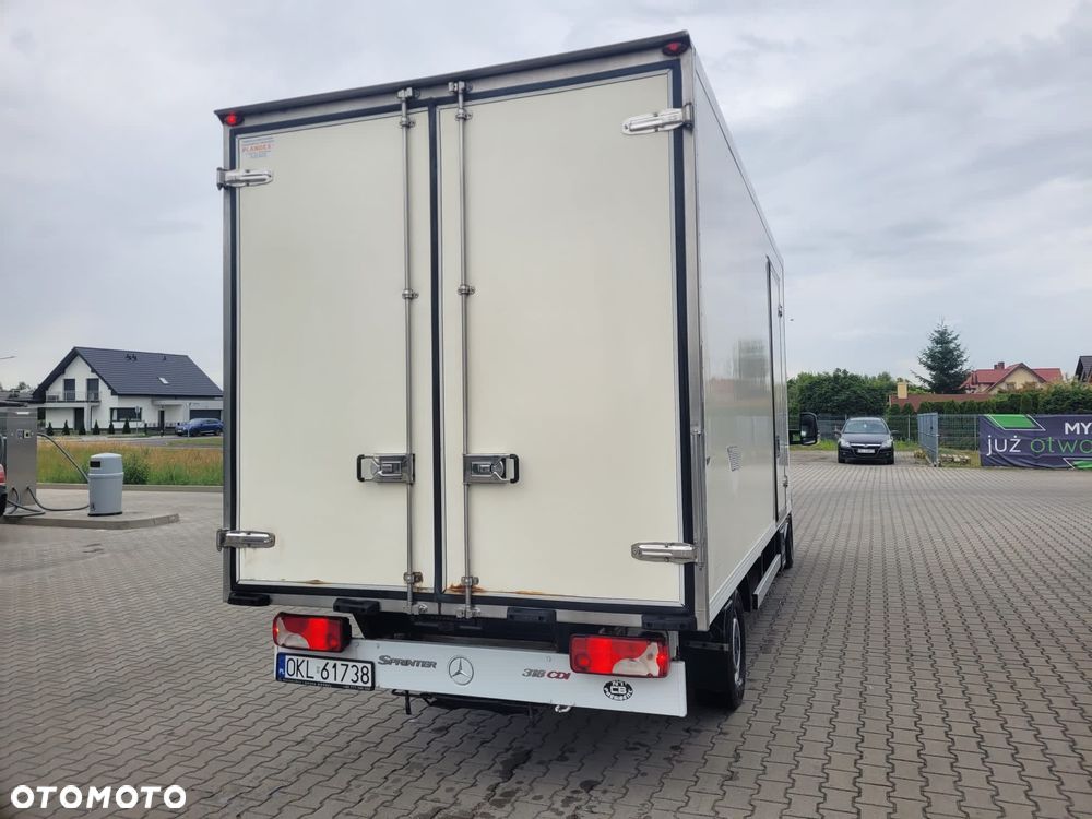Mercedes-Benz Sprinter - 16