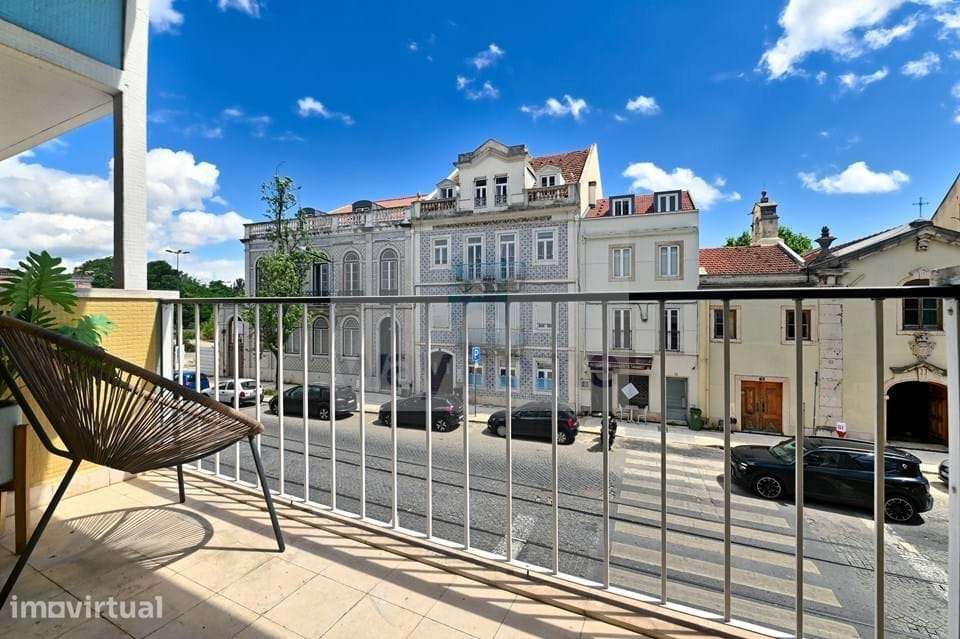 Apartamento T1 | Remodelado | Mobilado | Varanda e terraço | Campo Már - Grande imagem: 2/18