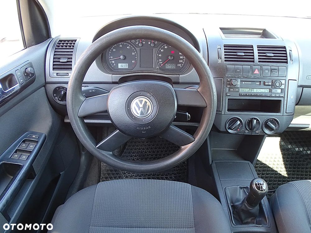 Volkswagen Polo 1.4 16V Comfortline - 21