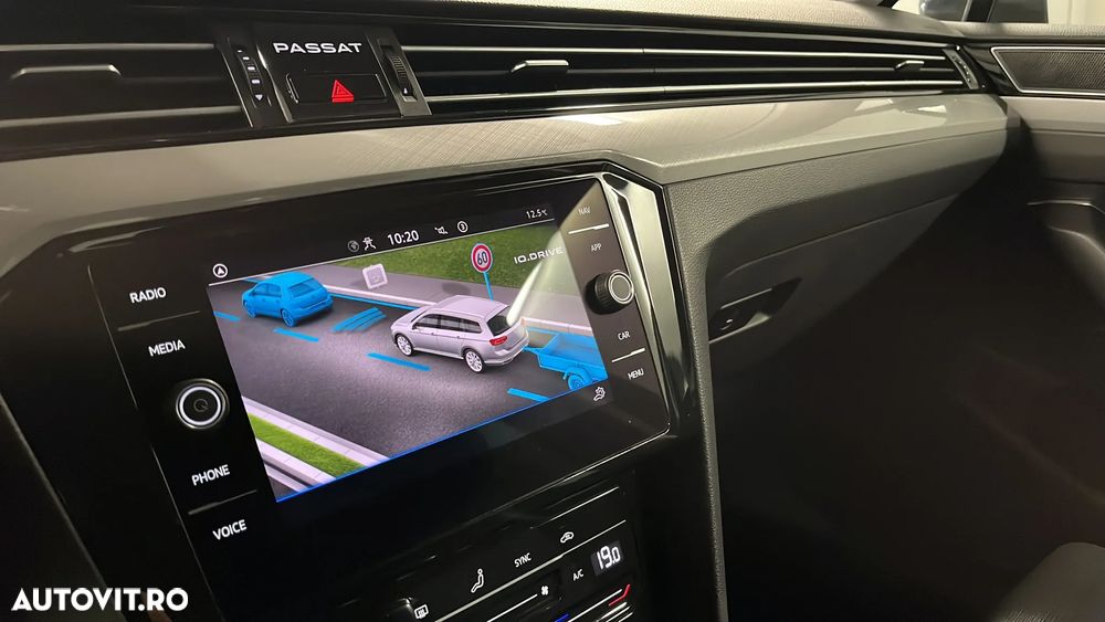 Volkswagen Passat 2.0 TDI DSG Trendline - 27