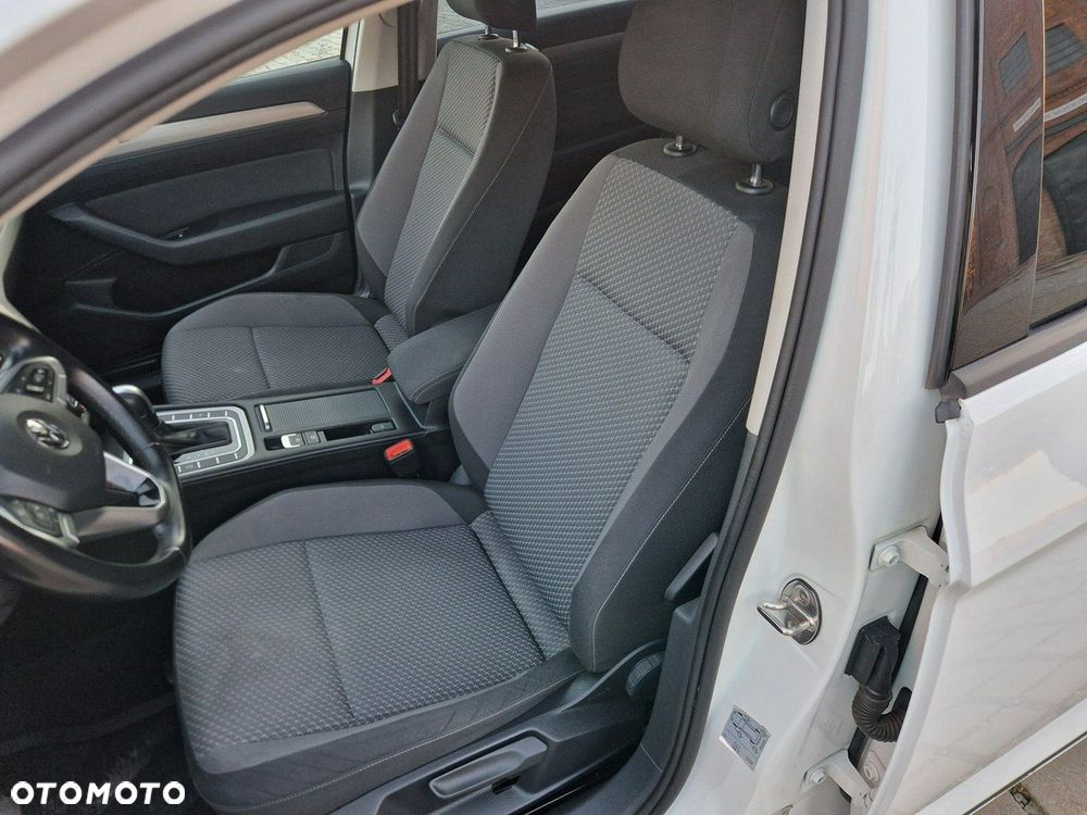 Volkswagen Passat - 22