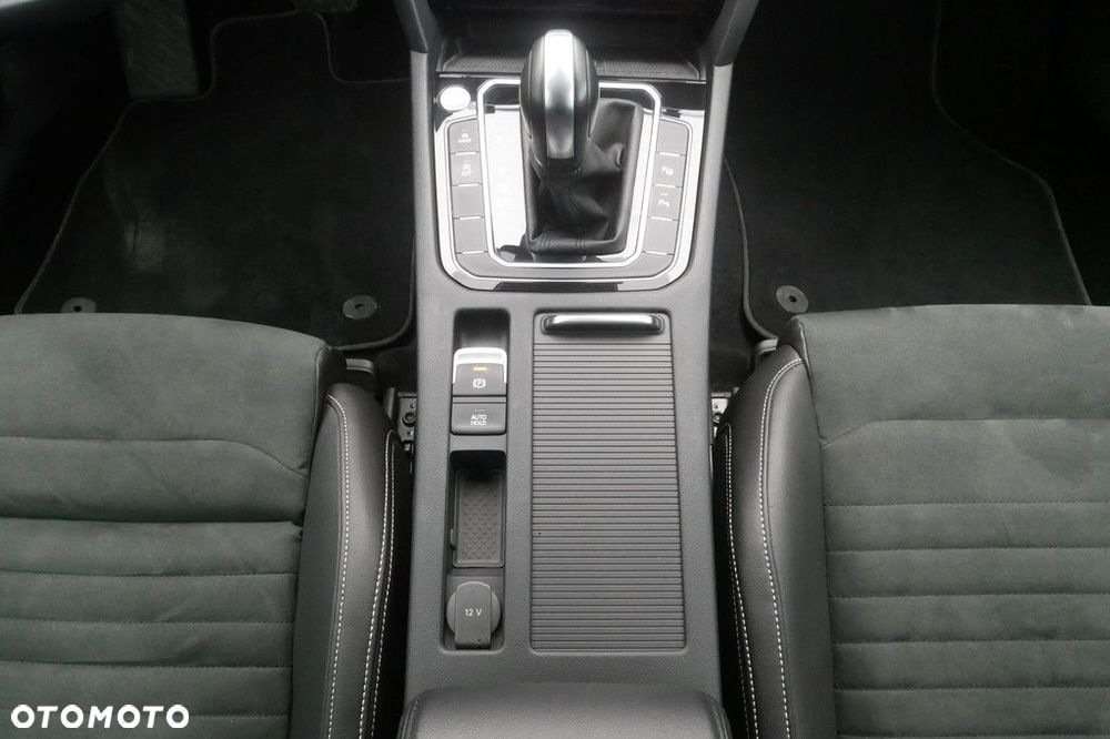 Volkswagen Passat Variant 2.0 TSI Elegance DSG - 11