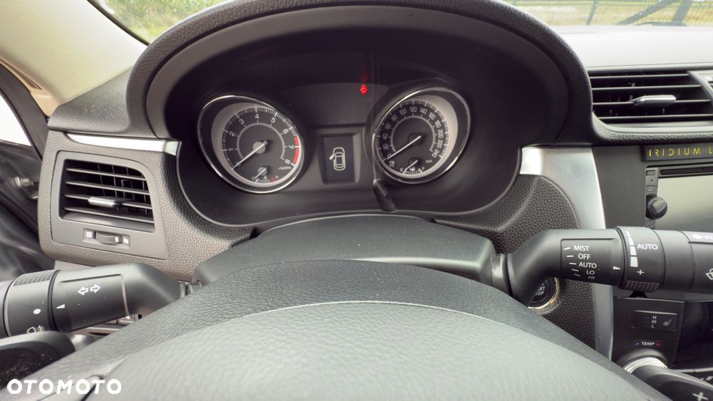 Suzuki Kizashi 2.4 4x4 CVT Sport - 12