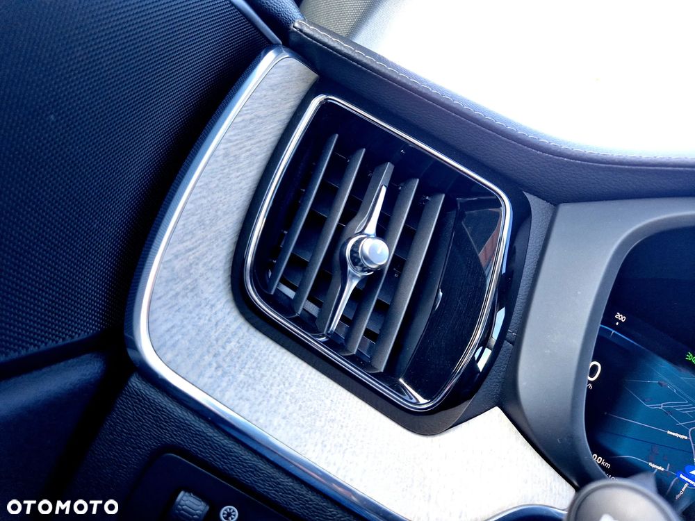 Volvo XC 60 T6 AWD Plug-In Hybrid Inscription Expression - 26