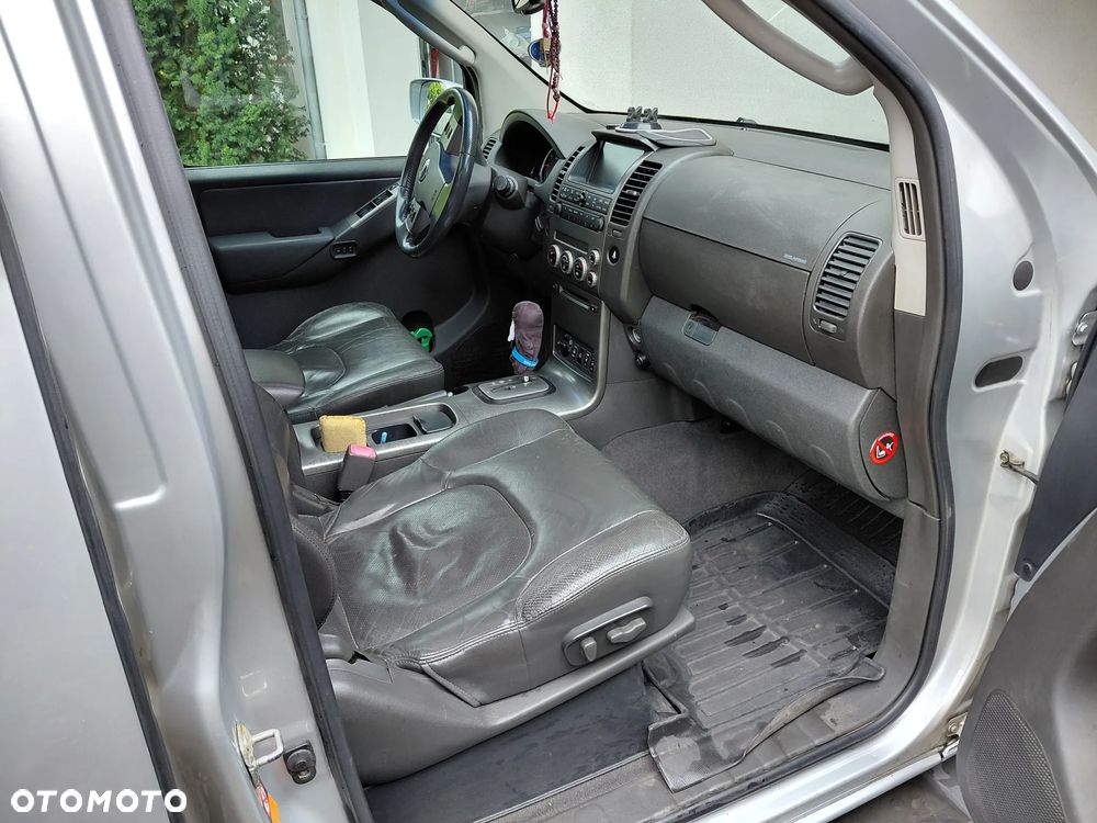 Nissan Pathfinder 2.5 DCi Elegance + - 8