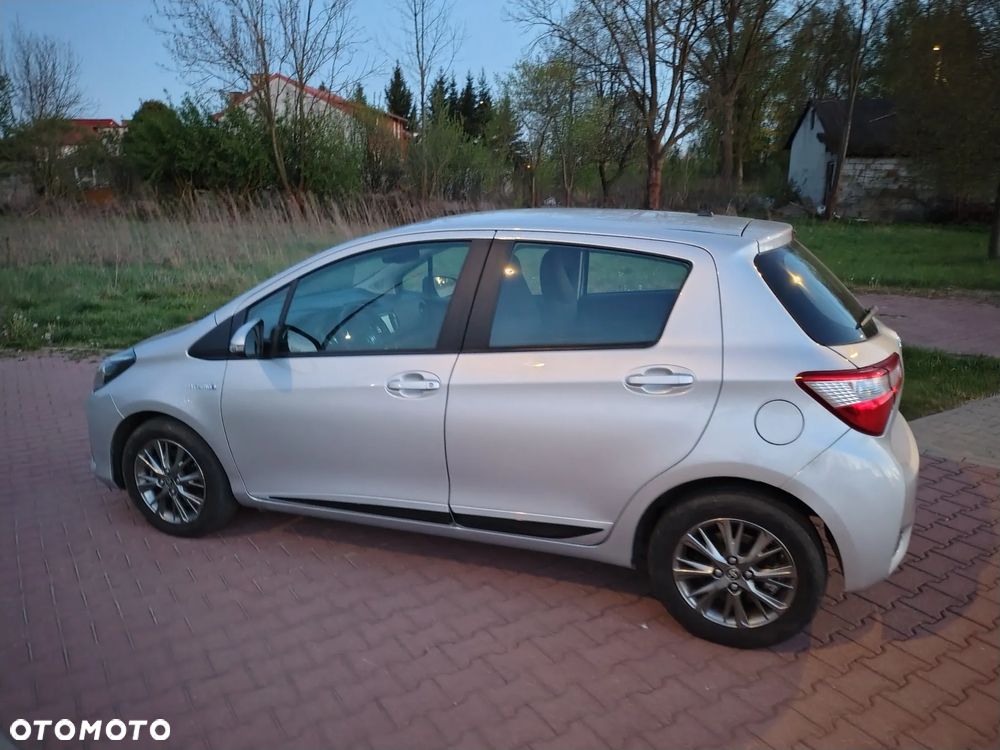 Toyota Yaris Hybrid 100 Premium EU6 - 5