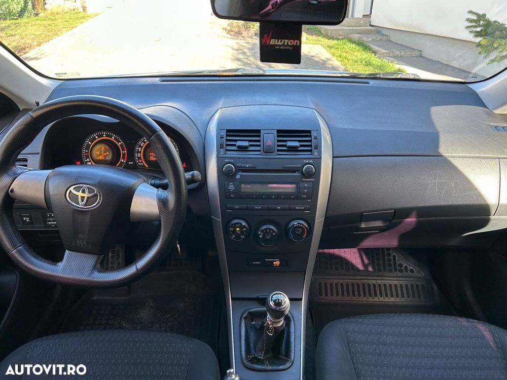 TOYOTA Corolla 2013 — imagine 2