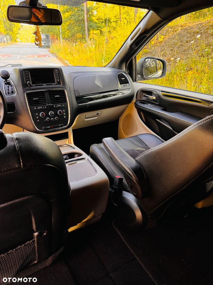 Dodge Grand Caravan - 9