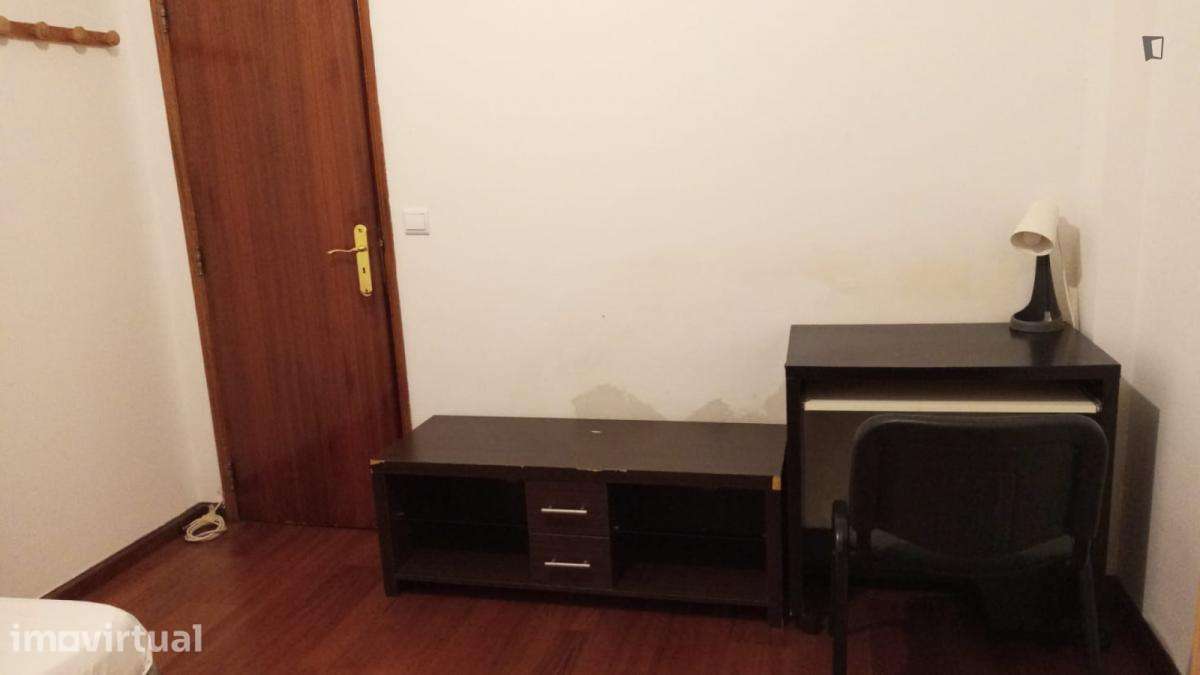 Quarto - localizado em Nogueiras Coimbra - Grande imagem: 4/19