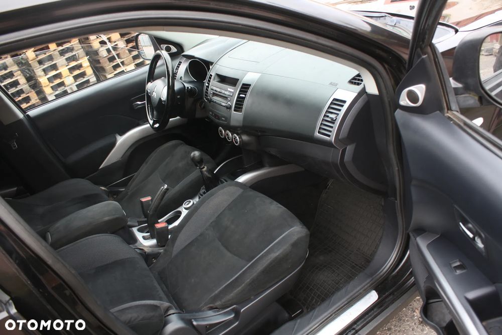 Mitsubishi Outlander - 14