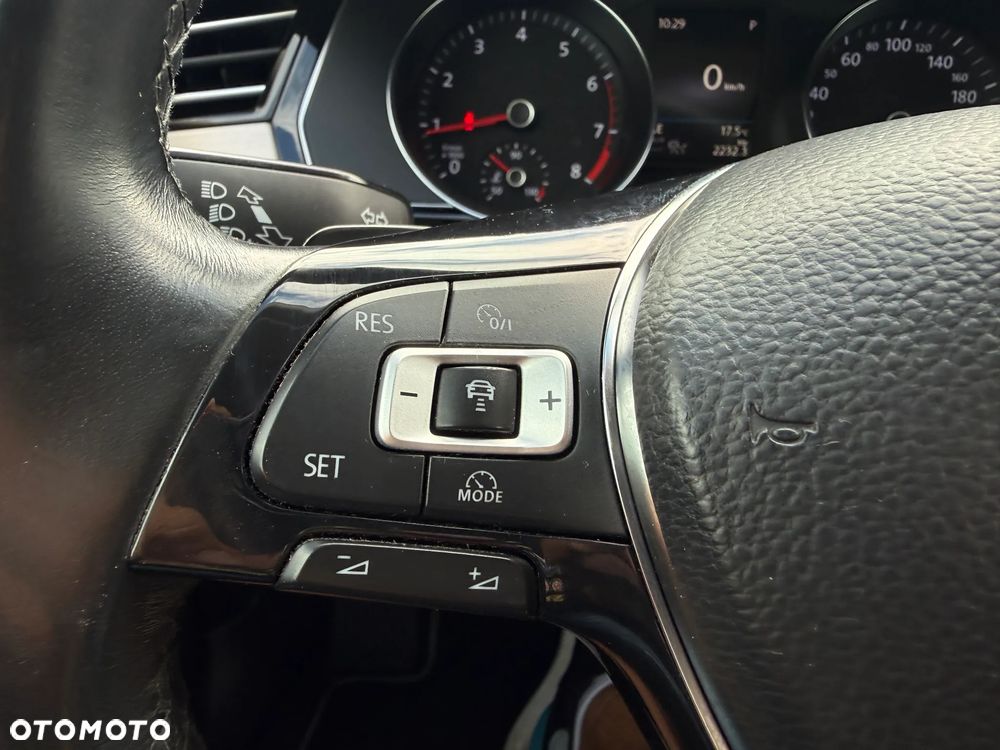 Volkswagen Passat - 15