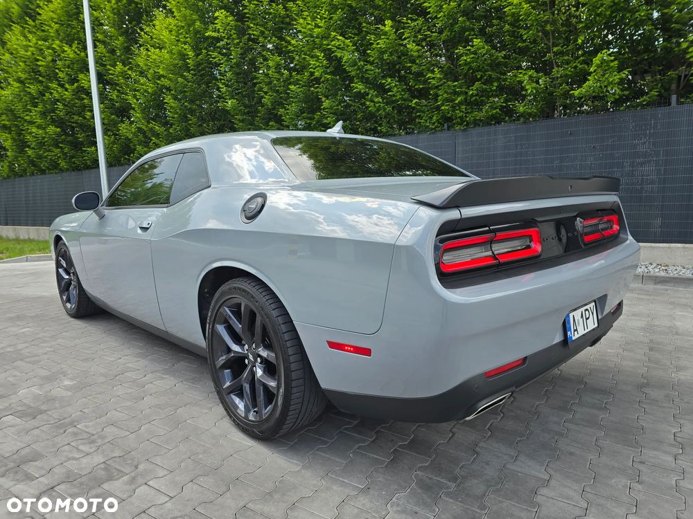 Dodge Challenger - 16