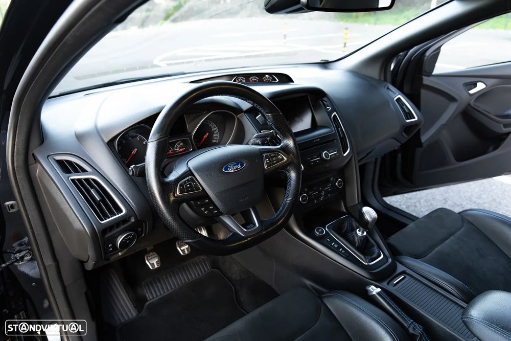 Ford Focus 2.3 EcoBoost RS Pack Performance - 32