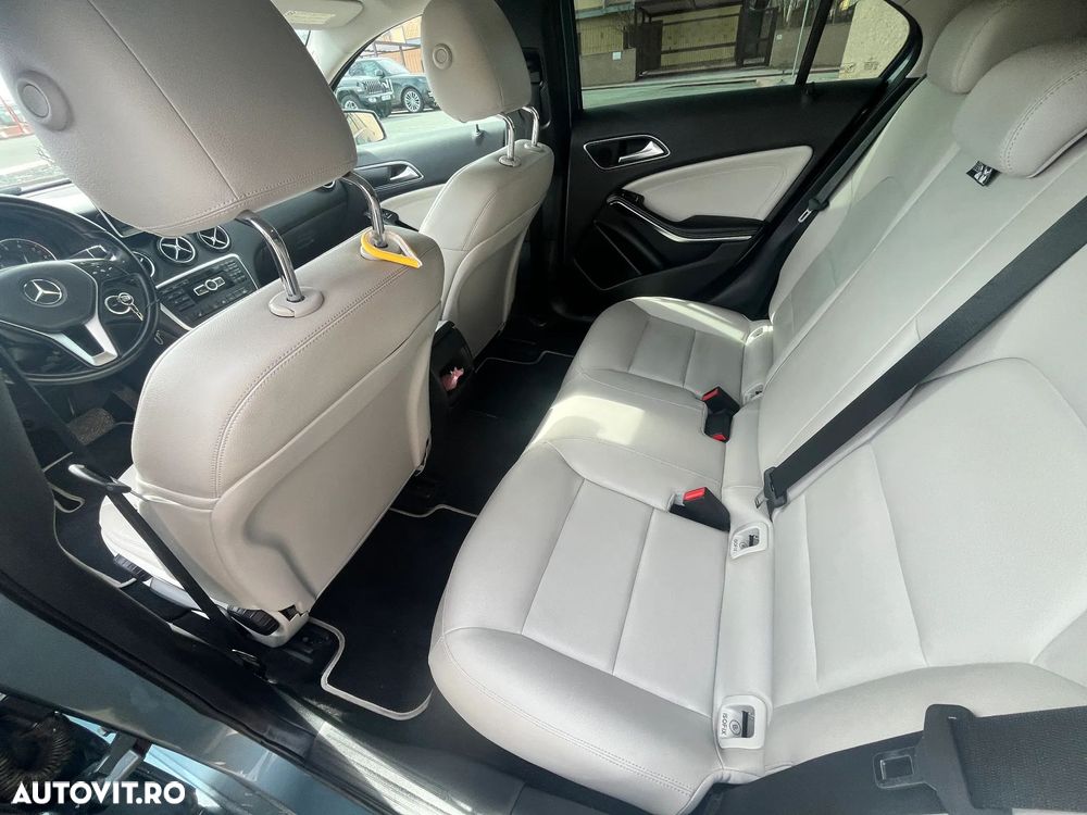 Mercedes-Benz A 180 BlueEfficiency 7G-DCT - 13
