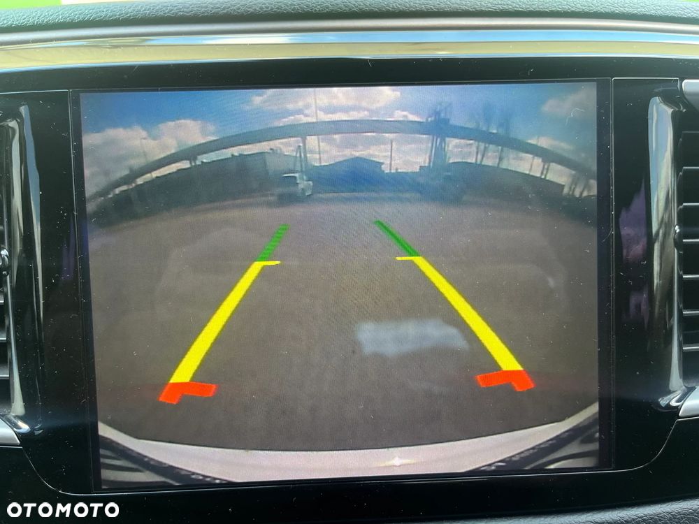 Chrysler Pacifica - 12