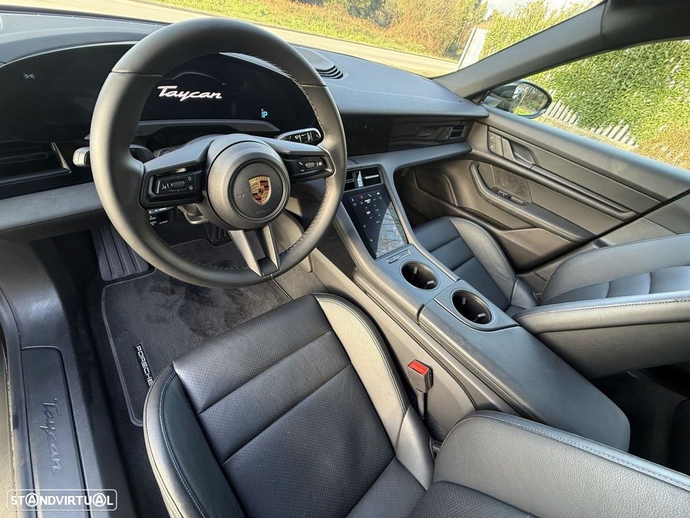 Porsche Taycan - 16