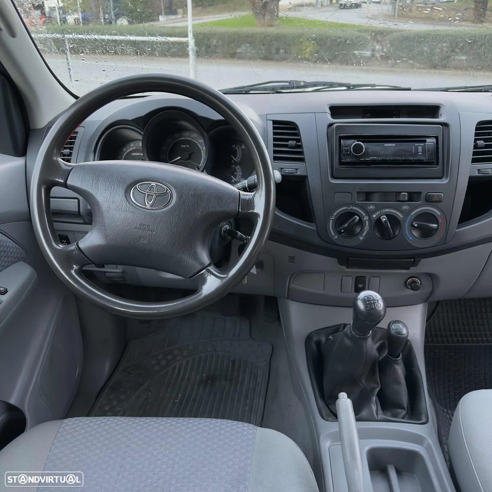 Toyota Hilux 2.5 D-4D CE - 21