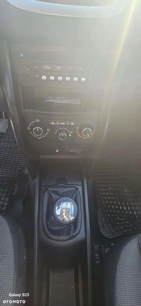 Peugeot 207 1.4 16V Trendy - 11
