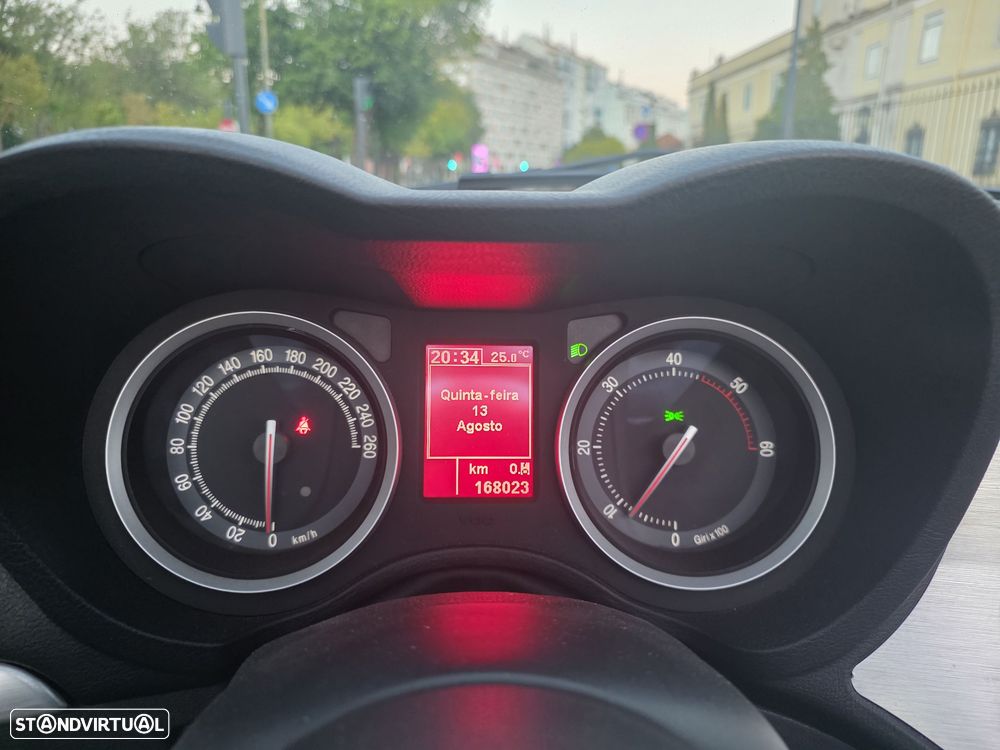 Alfa Romeo Spider 2.4 JTDM - 6