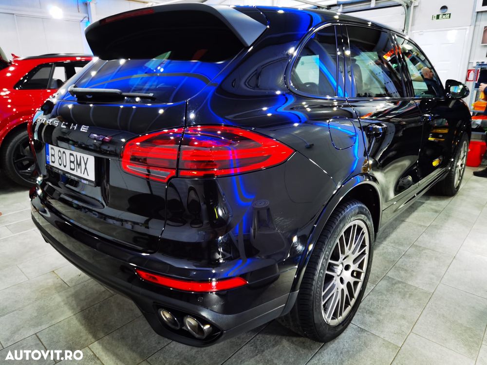 Porsche Cayenne - 4