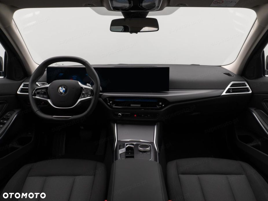 BMW Seria 3 330i xDrive - 9