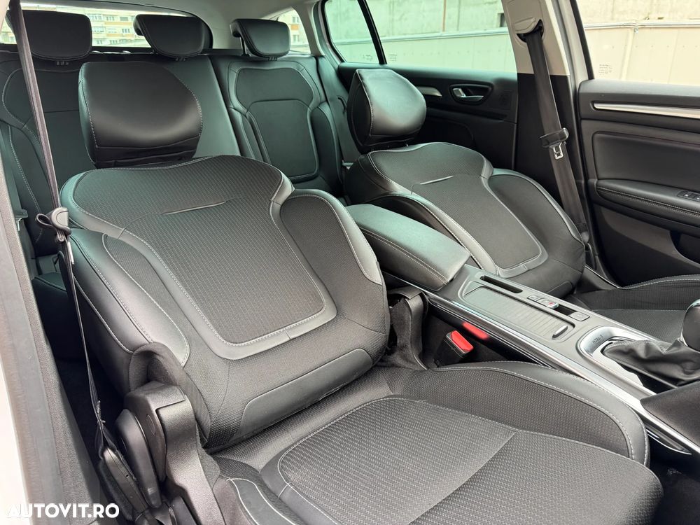 Renault Megane E-TECH 160 INTENS - 17